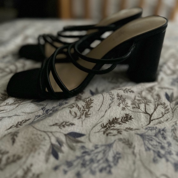 Black square toe mules with adjustable ankle straps - Picture 2 of 2